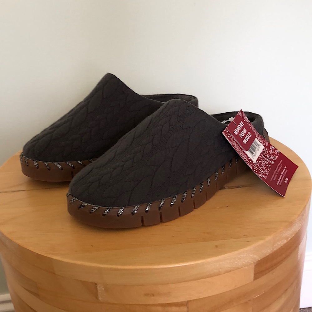 Muk Luks Dark Grey quilted mule, Size 7, never worn, new in the box with tags.